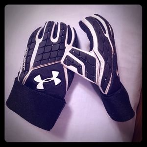 Underarmer lineman gloves